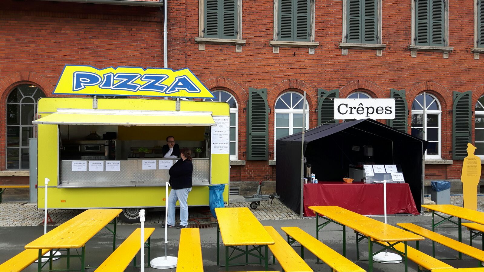 Pizzastand und Crepeszelt